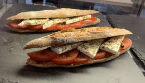  Mediterran Feta Sandwich

